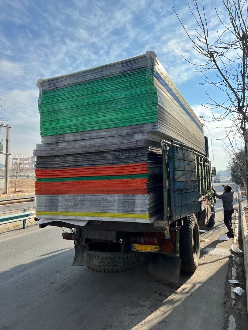 بارگیری محصولات فروشگاه طلق امیر